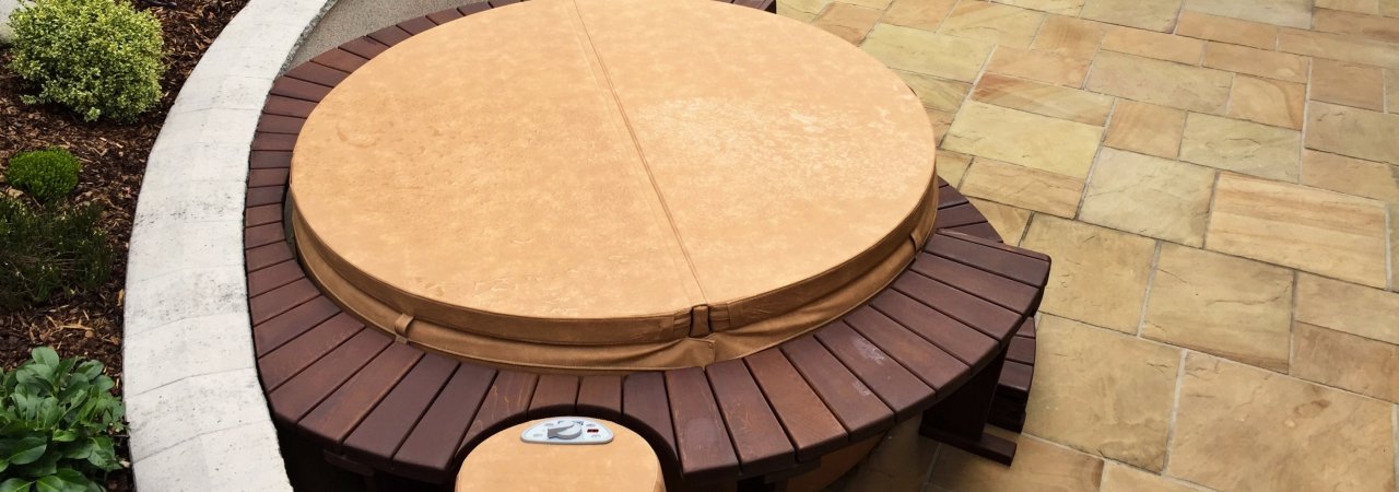 Softub Resort 300+ a dřevěné obležení Palisandr